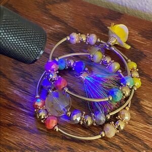 5/$10❤️❤️❤️Vintage 90s Colorful Glass Glow Beads Slinky Bracelet
